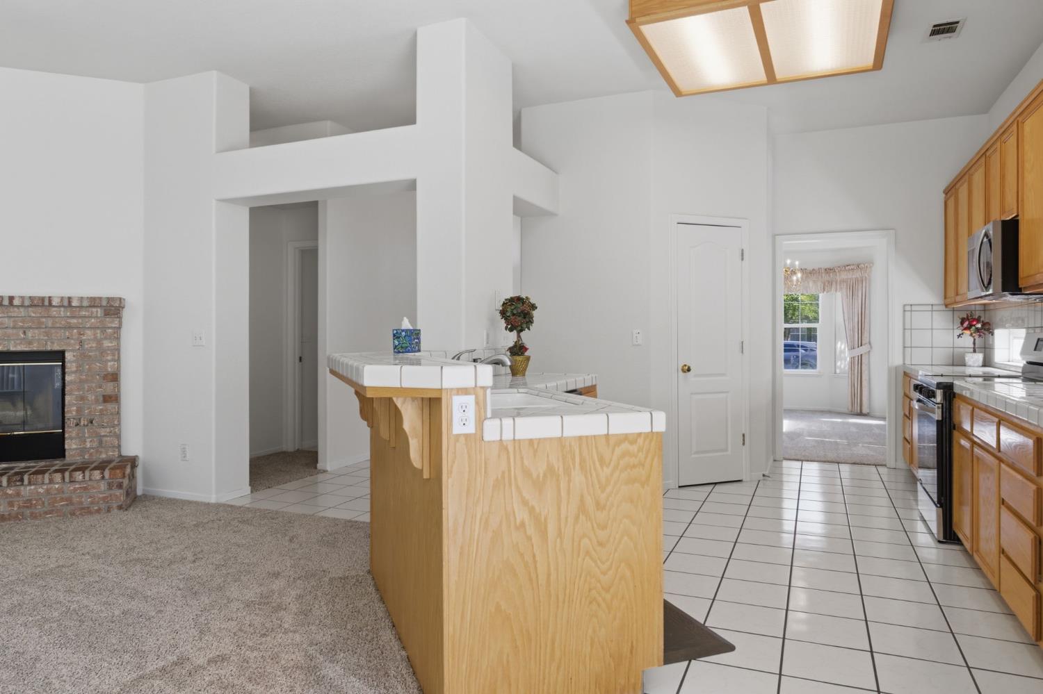 1738 Winchester Dr, Manteca, CA 95336