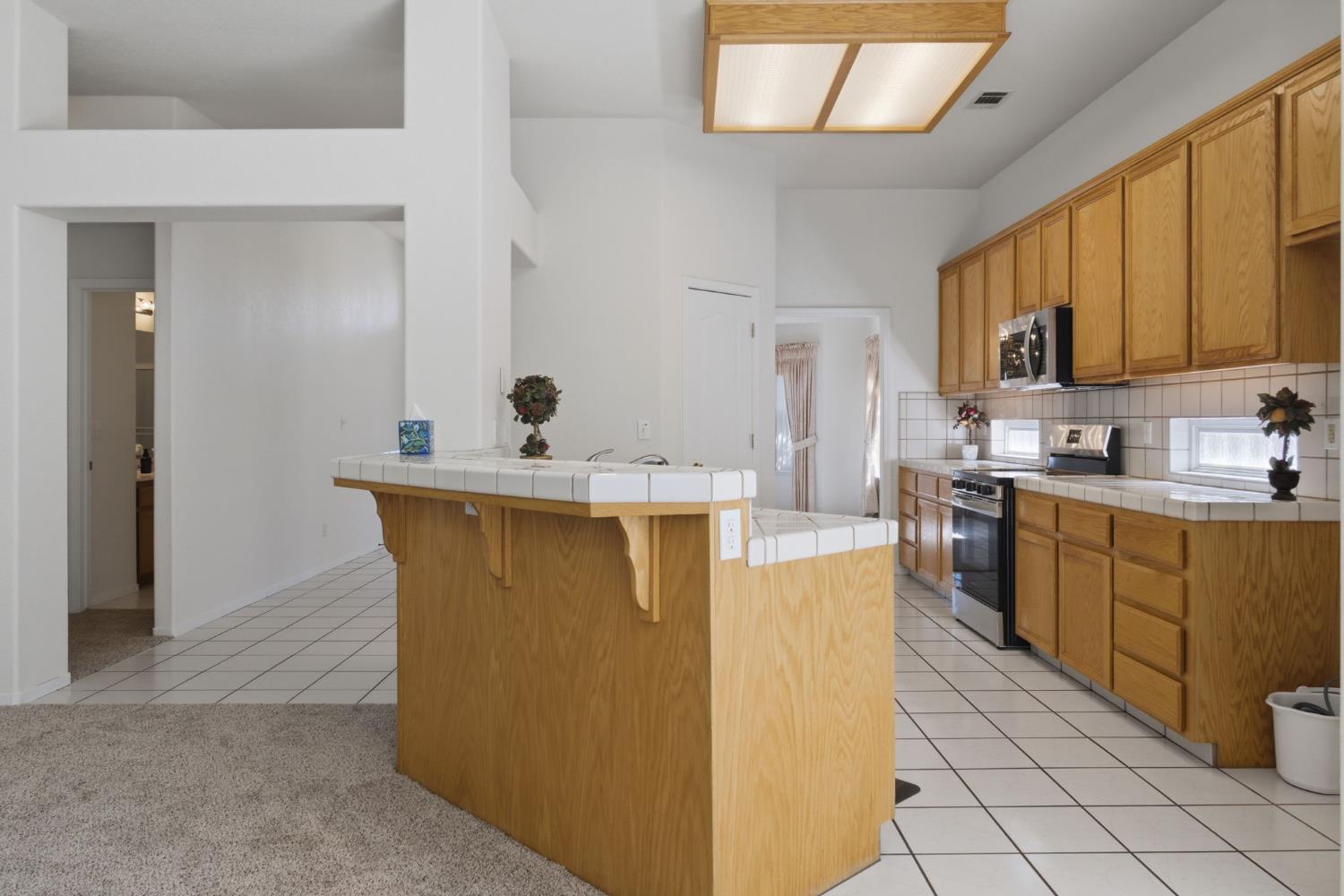 1738 Winchester Dr, Manteca, CA 95336