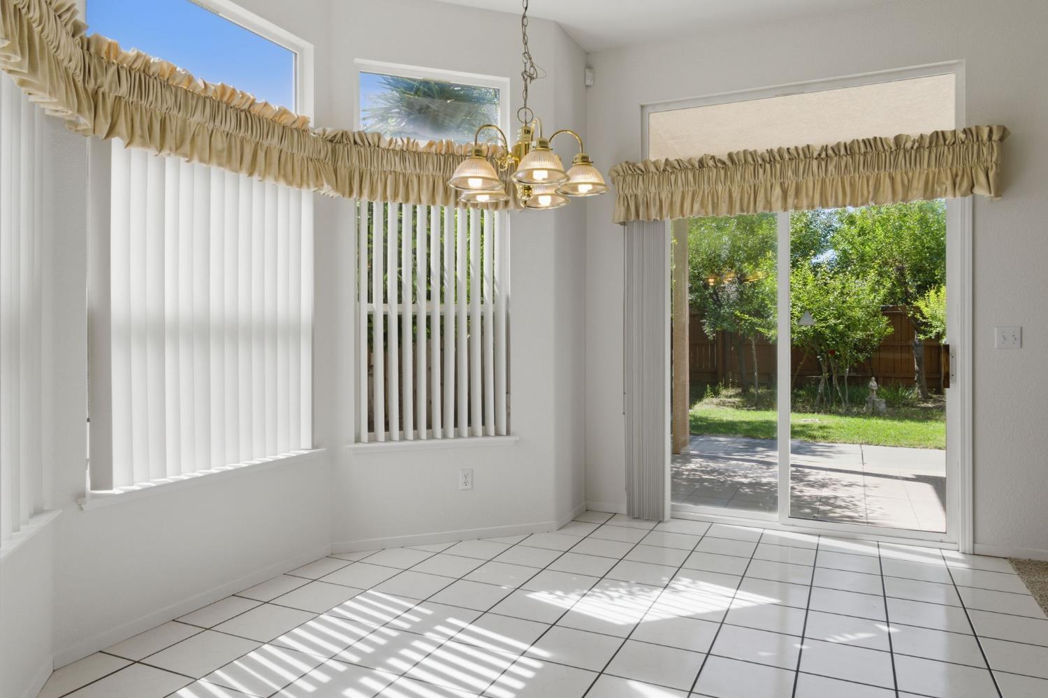1738 Winchester Dr, Manteca, CA 95336