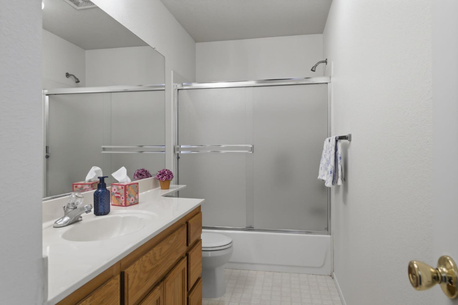 1738 Winchester Dr, Manteca, CA 95336