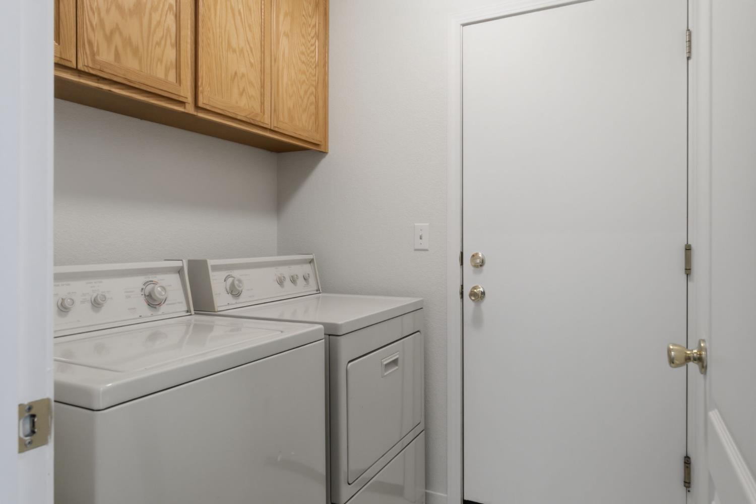 1738 Winchester Dr, Manteca, CA 95336