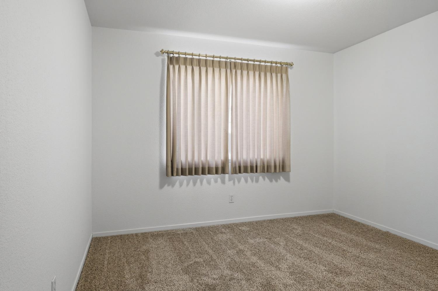 1738 Winchester Dr, Manteca, CA 95336