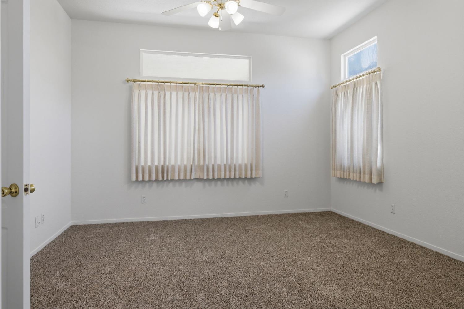 1738 Winchester Dr, Manteca, CA 95336