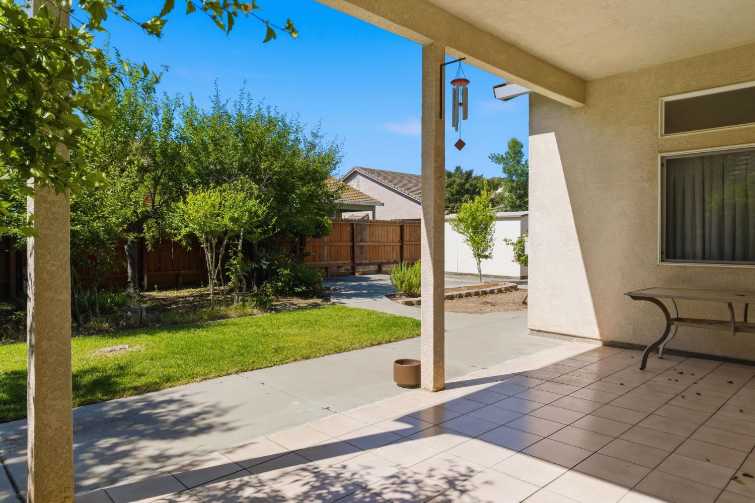 1738 Winchester Dr, Manteca, CA 95336