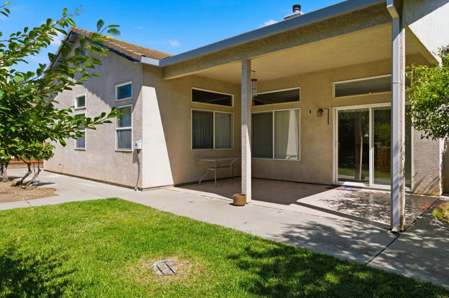 1738 Winchester Dr, Manteca, CA 95336