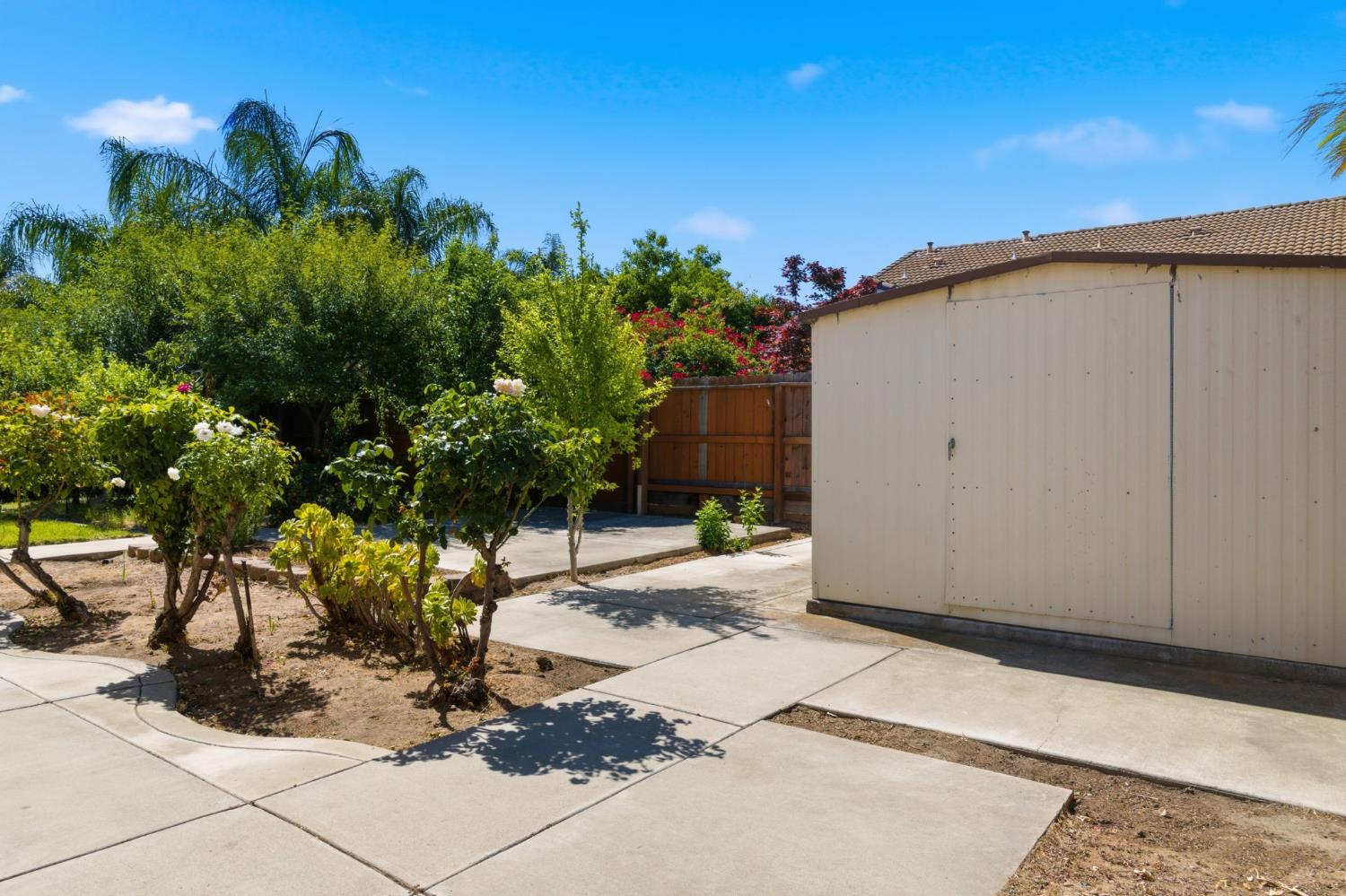 1738 Winchester Dr, Manteca, CA 95336