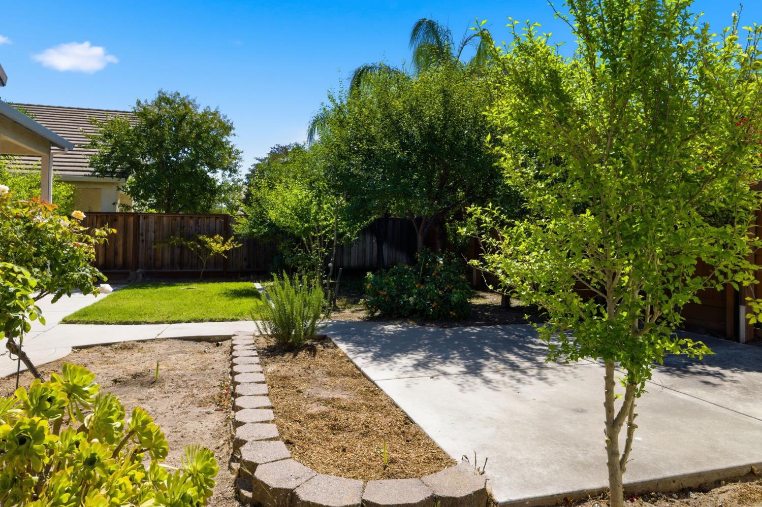 1738 Winchester Dr, Manteca, CA 95336