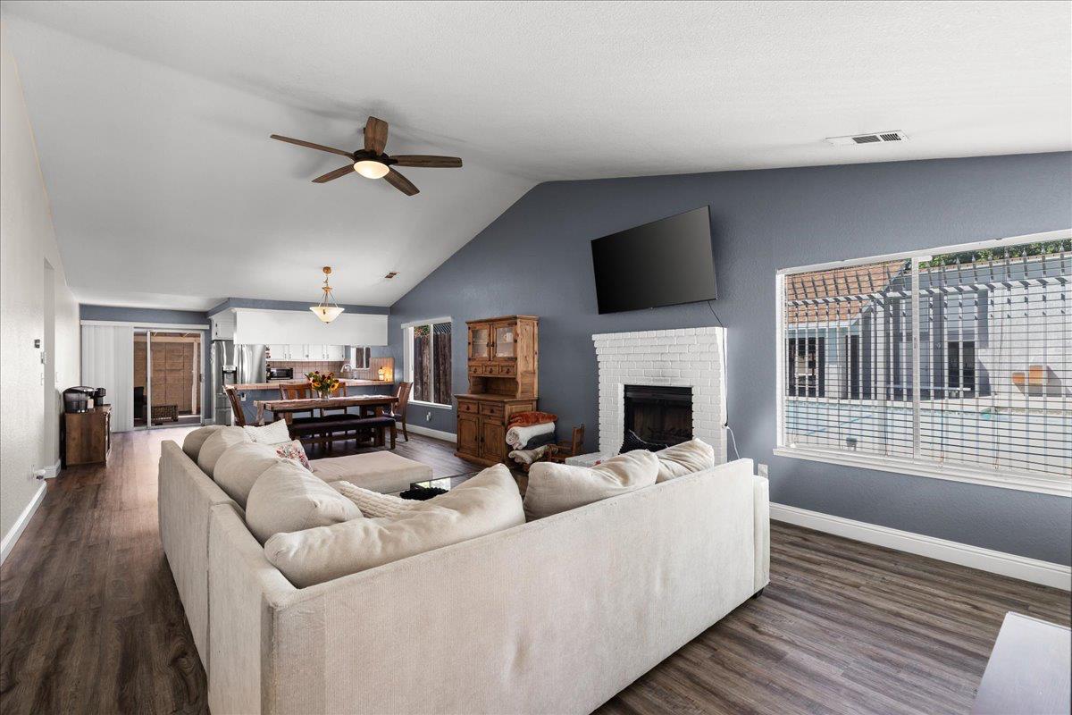 1205 Courtney Way, Modesto, CA 95358
