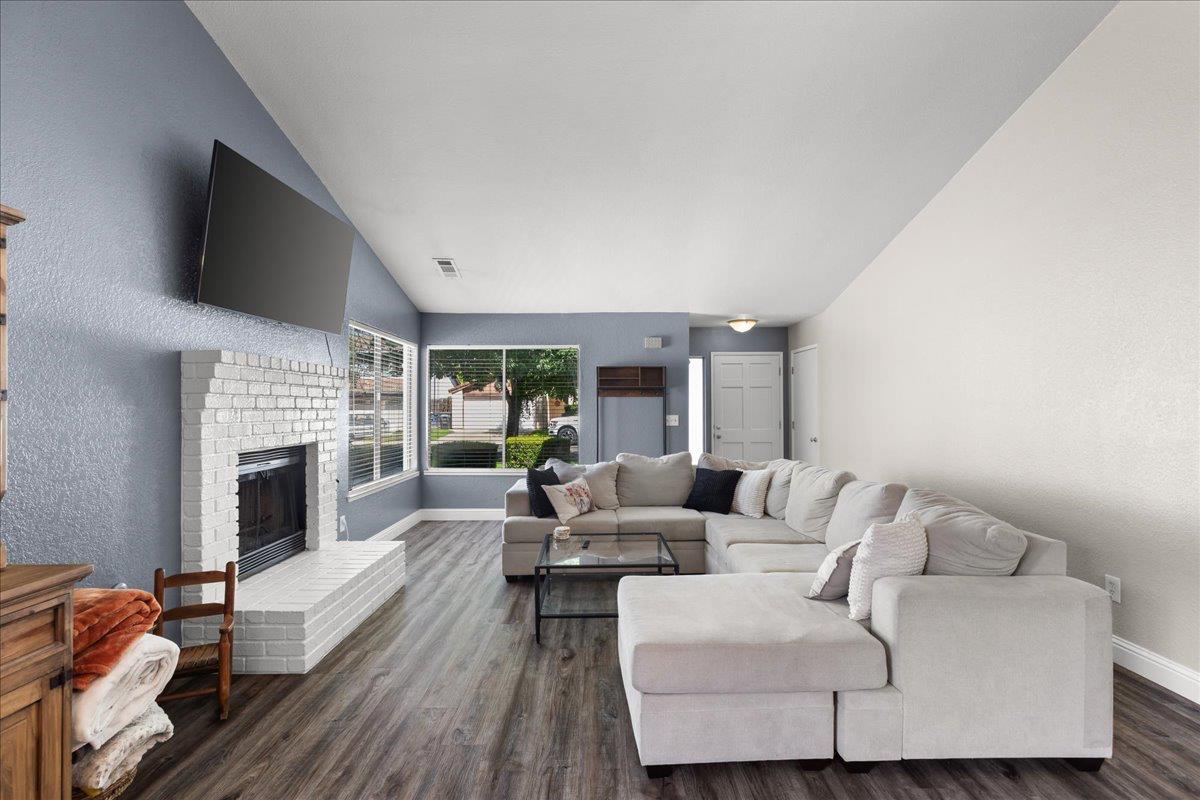 1205 Courtney Way, Modesto, CA 95358