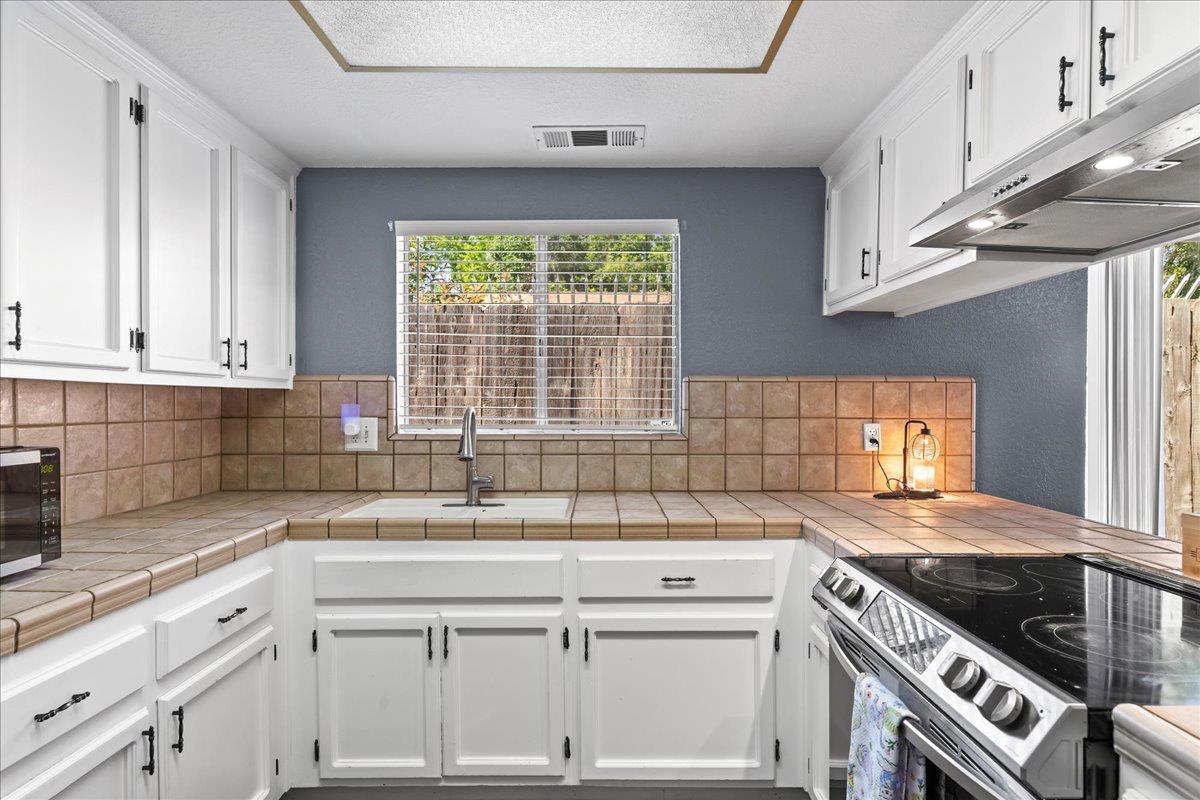 1205 Courtney Way, Modesto, CA 95358