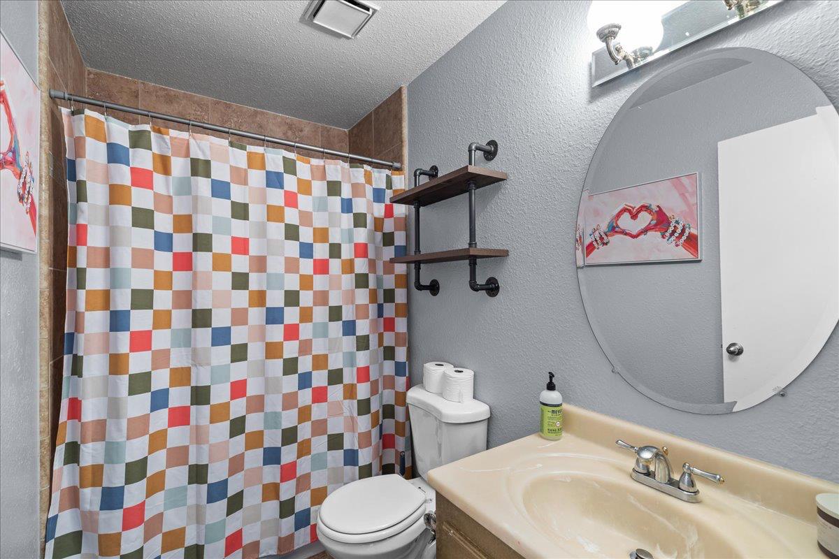 1205 Courtney Way, Modesto, CA 95358