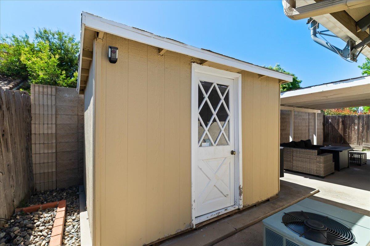 1205 Courtney Way, Modesto, CA 95358