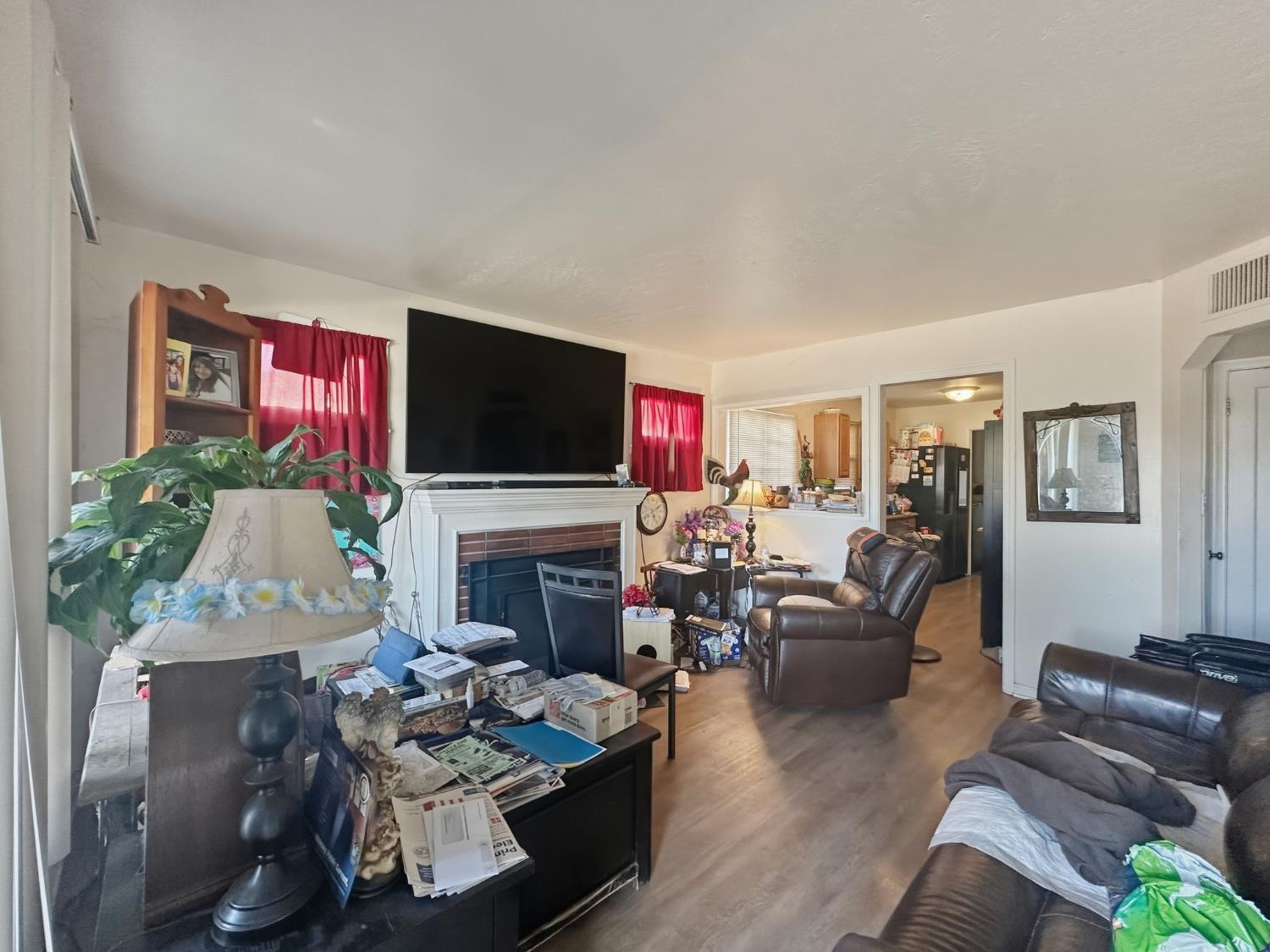 1643 W Andrews Ave, Fresno, CA 93705
