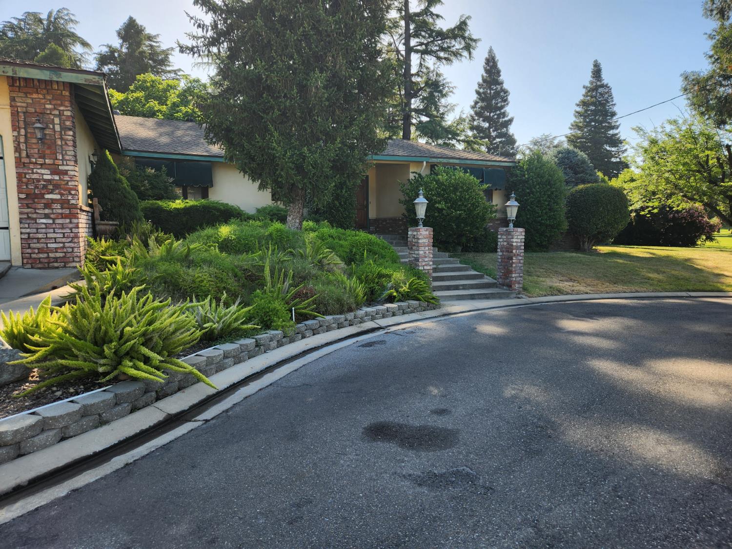 2411 Pinehurst Dr, Oakdale, CA 95361