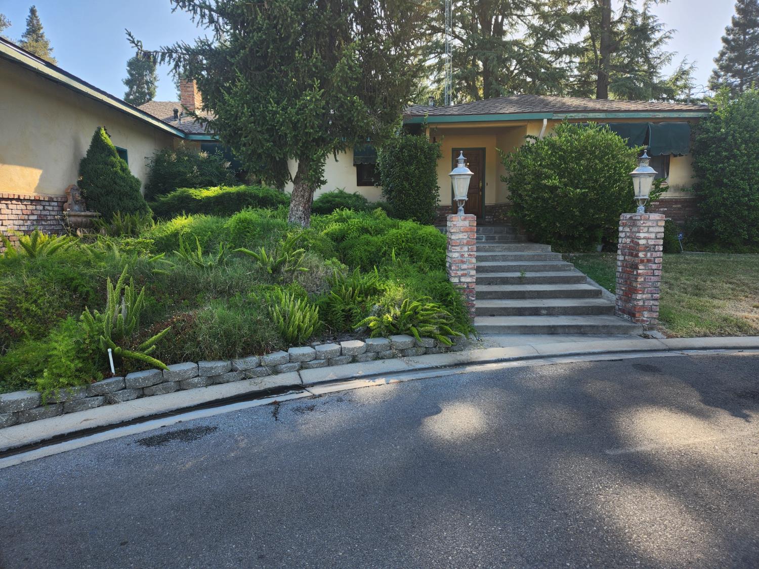 2411 Pinehurst Dr, Oakdale, CA 95361