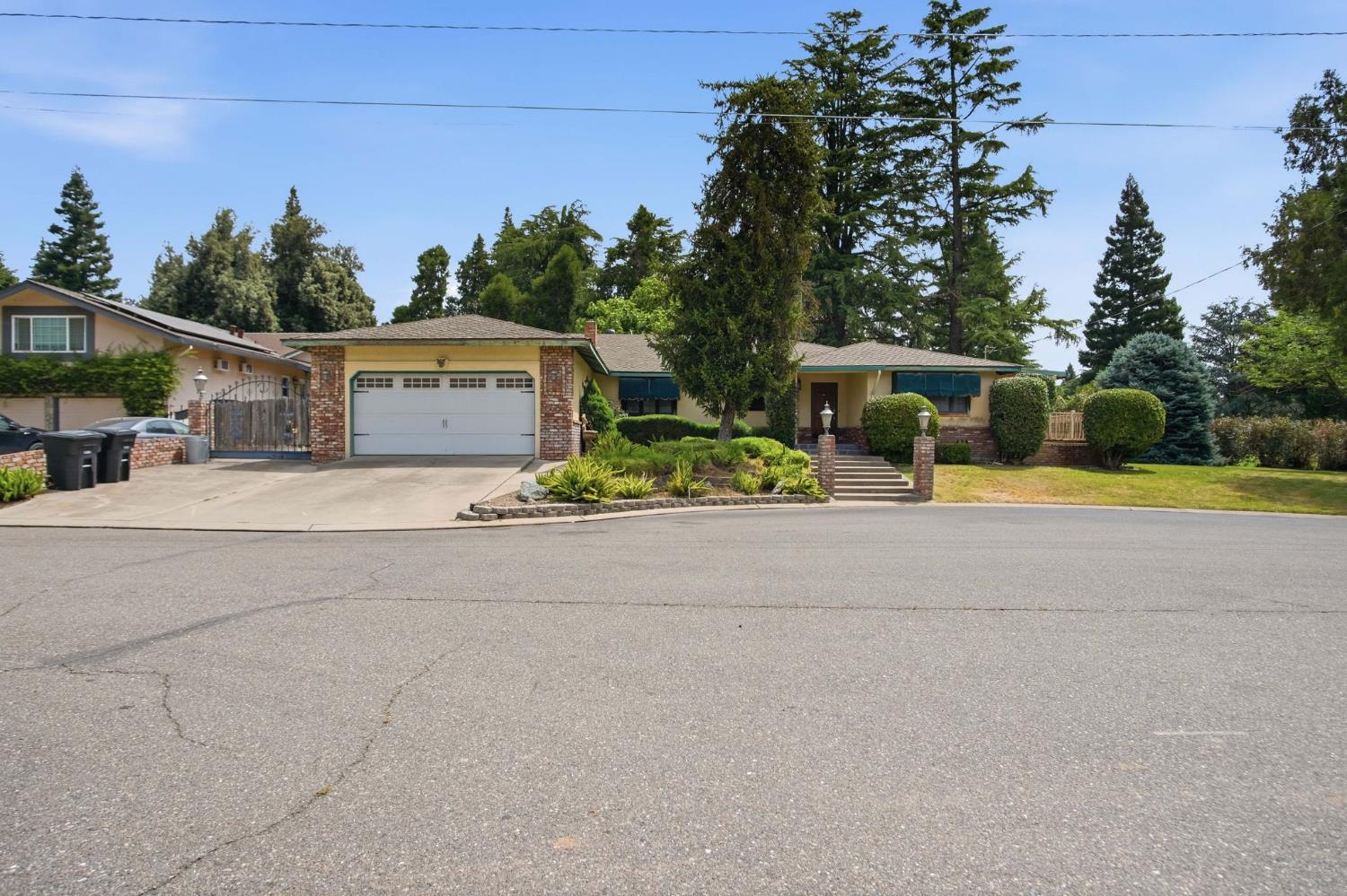 2411 Pinehurst Dr, Oakdale, CA 95361
