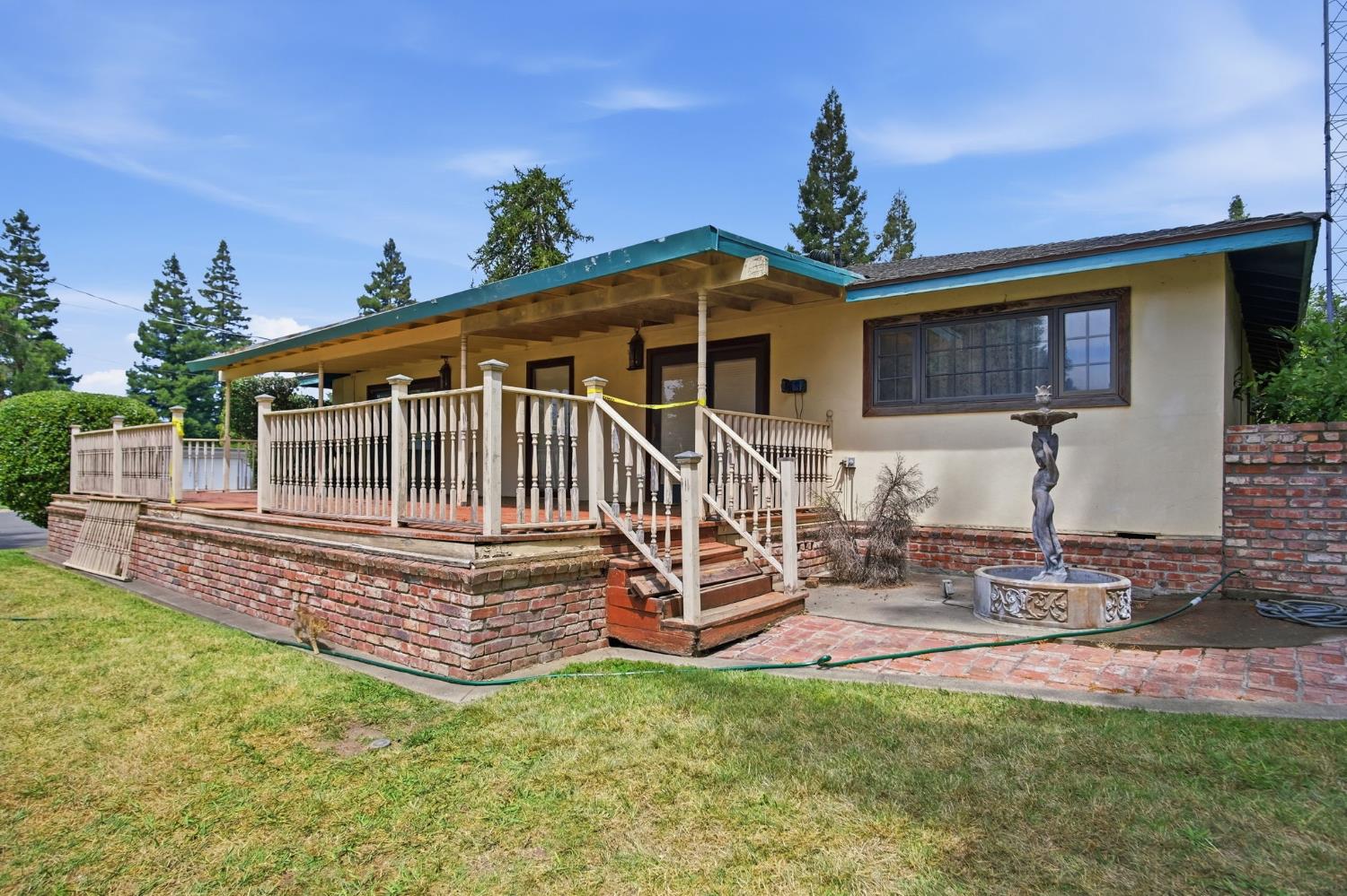 2411 Pinehurst Dr, Oakdale, CA 95361