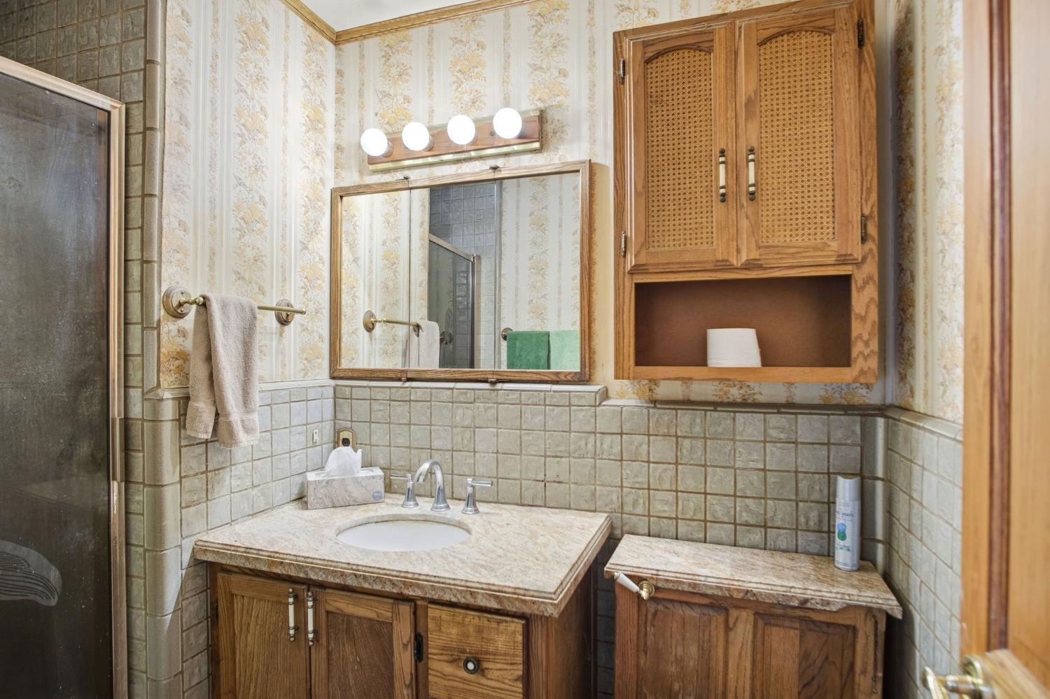 2411 Pinehurst Dr, Oakdale, CA 95361