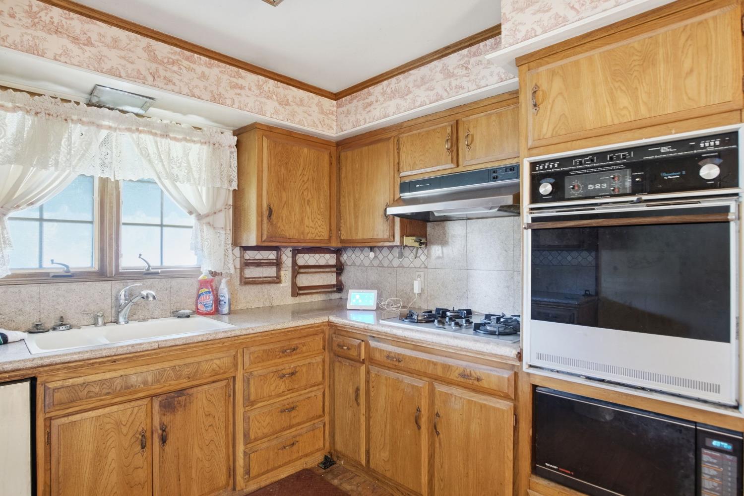 2411 Pinehurst Dr, Oakdale, CA 95361