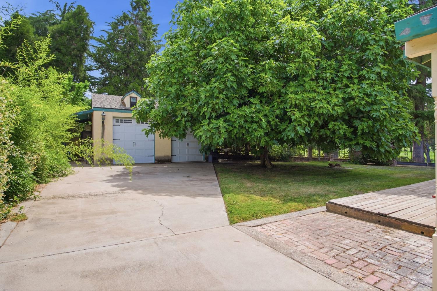2411 Pinehurst Dr, Oakdale, CA 95361