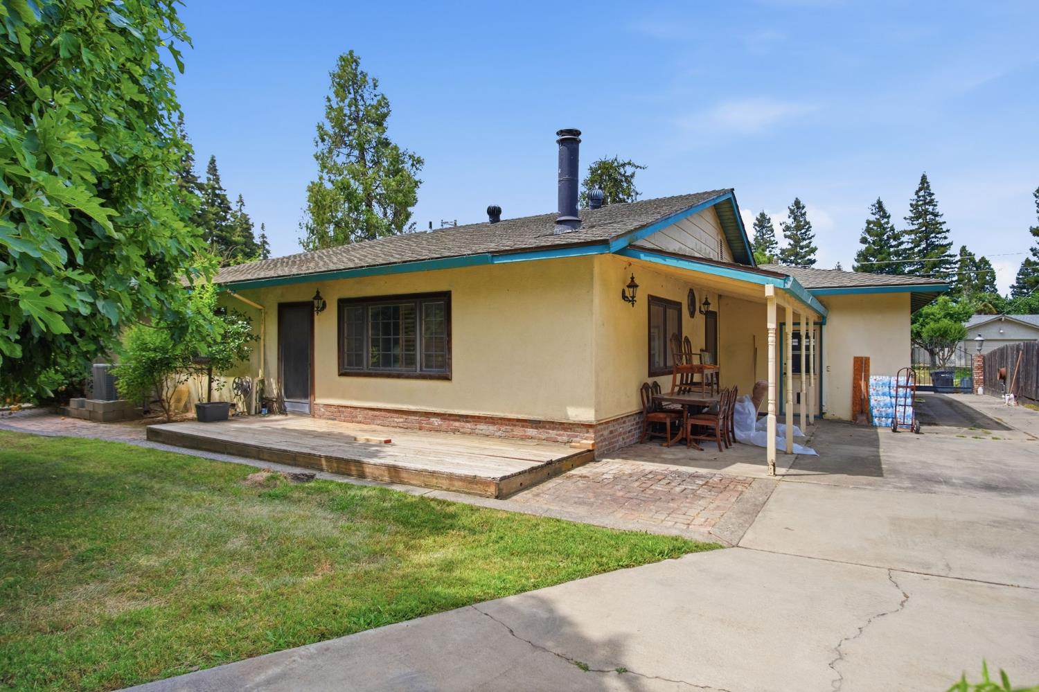 2411 Pinehurst Dr, Oakdale, CA 95361