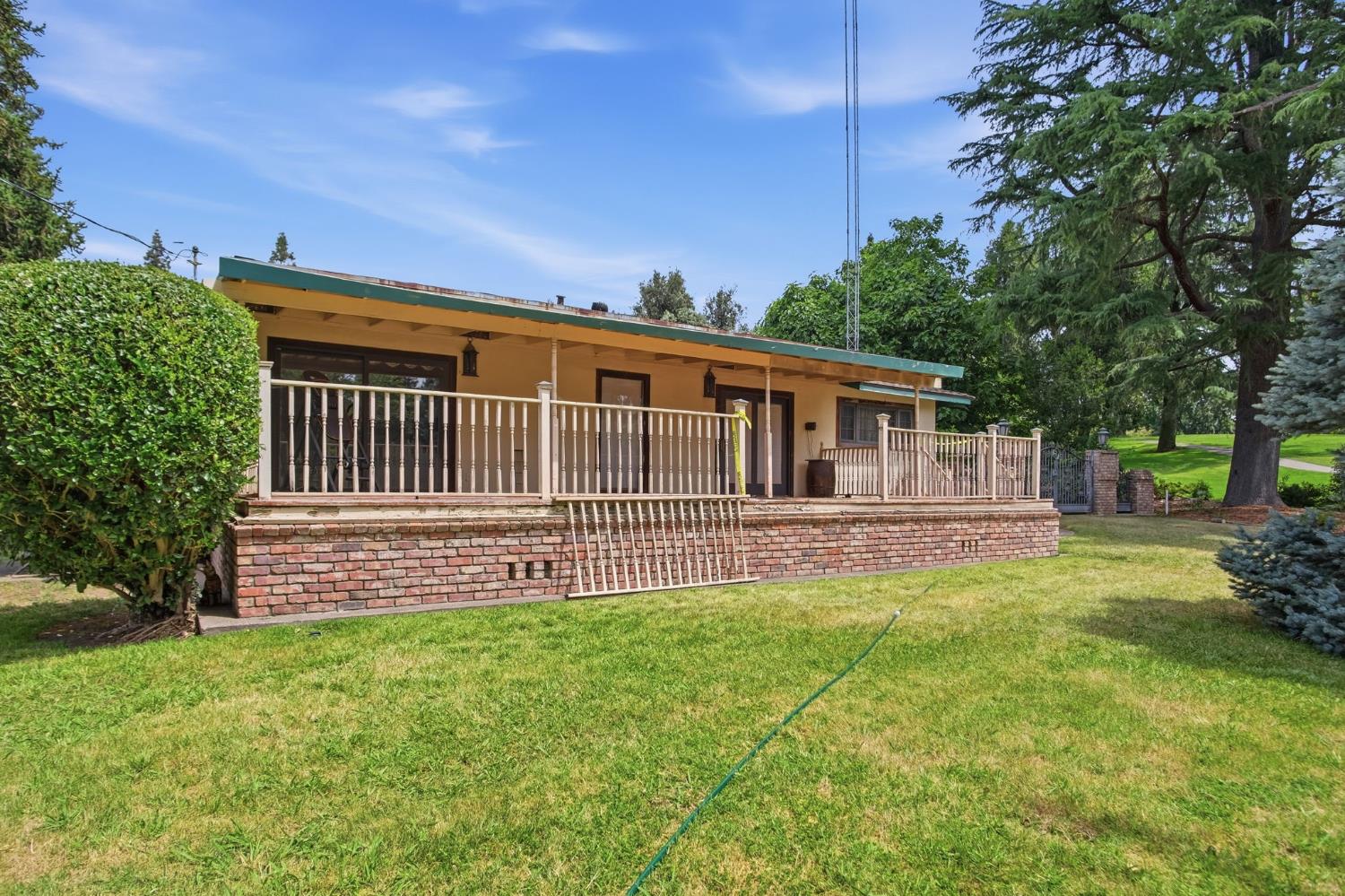 2411 Pinehurst Dr, Oakdale, CA 95361