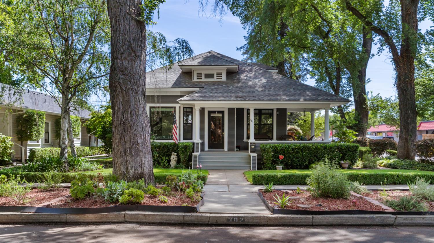 302 Elmwood Ave, Modesto, CA 95354
