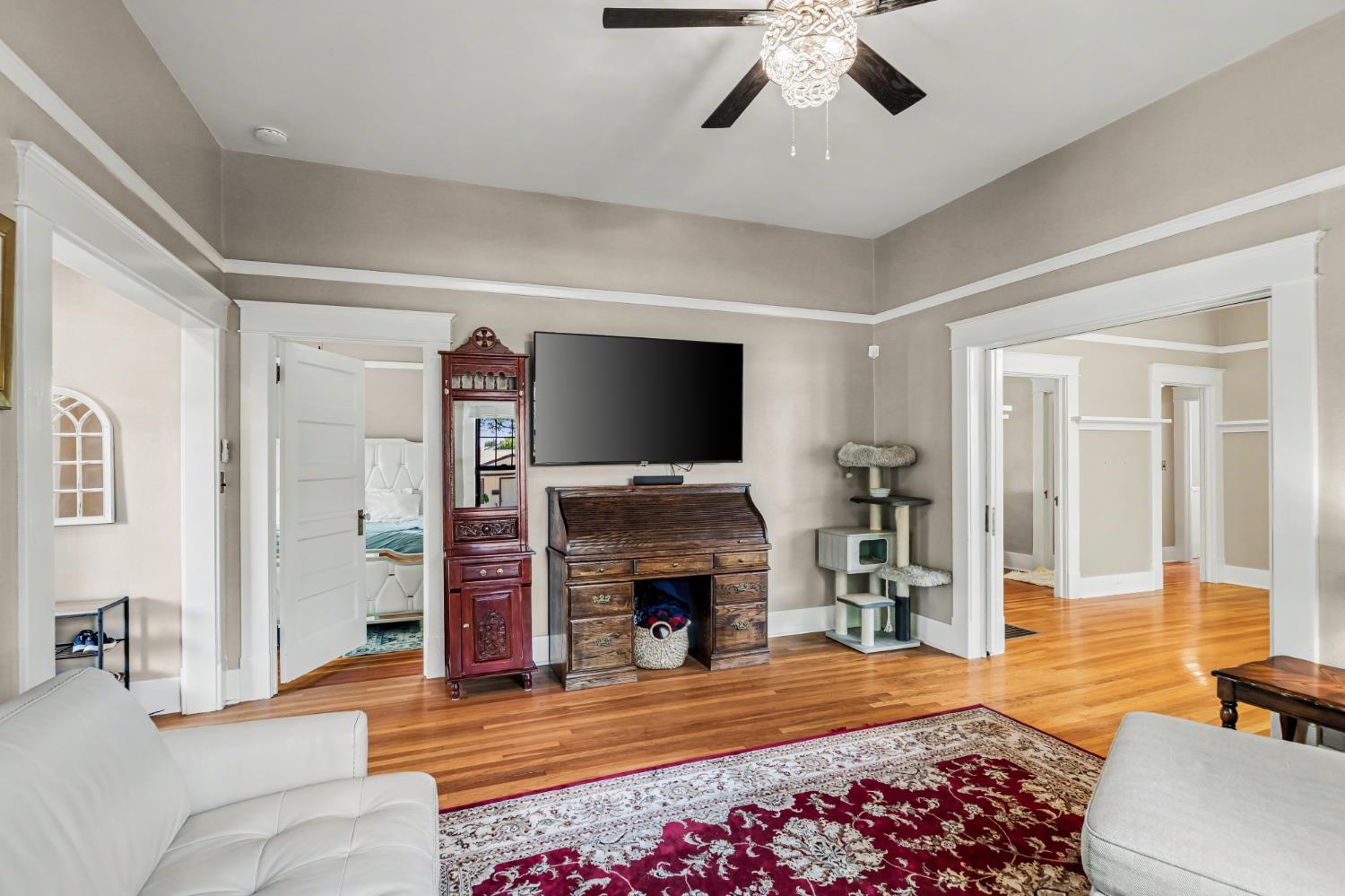 302 Elmwood Ave, Modesto, CA 95354