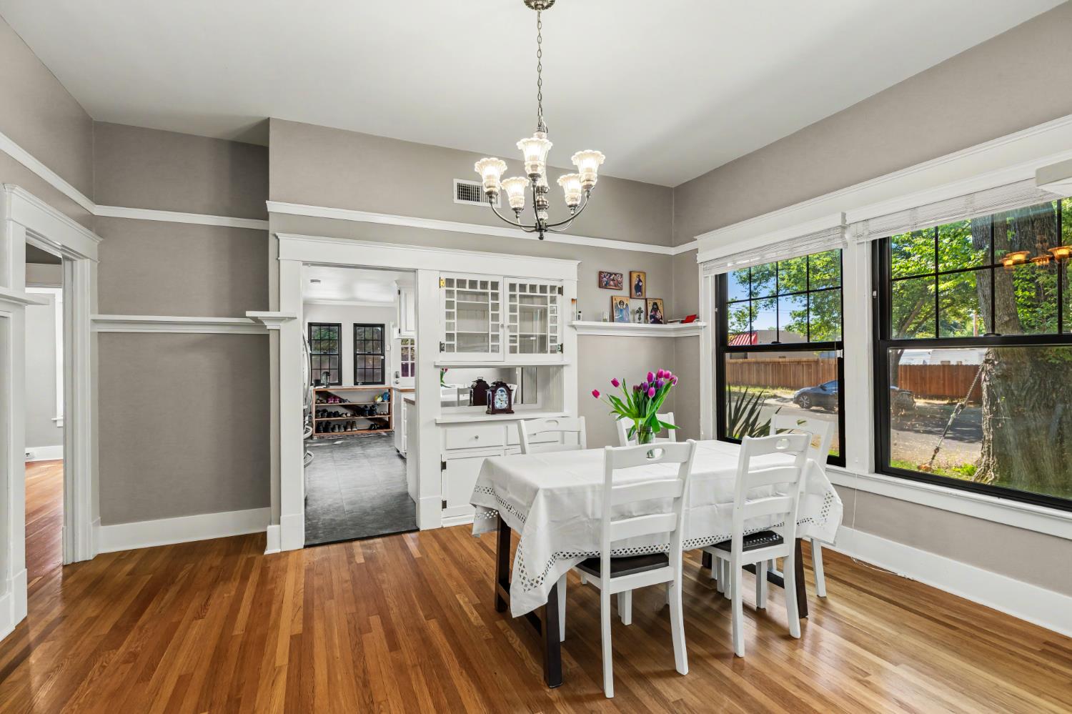 302 Elmwood Ave, Modesto, CA 95354