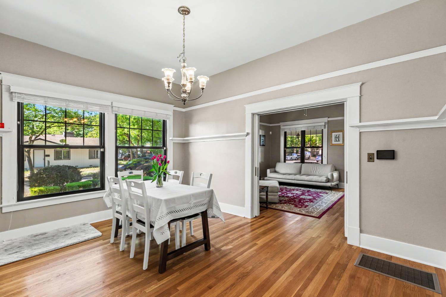 302 Elmwood Ave, Modesto, CA 95354