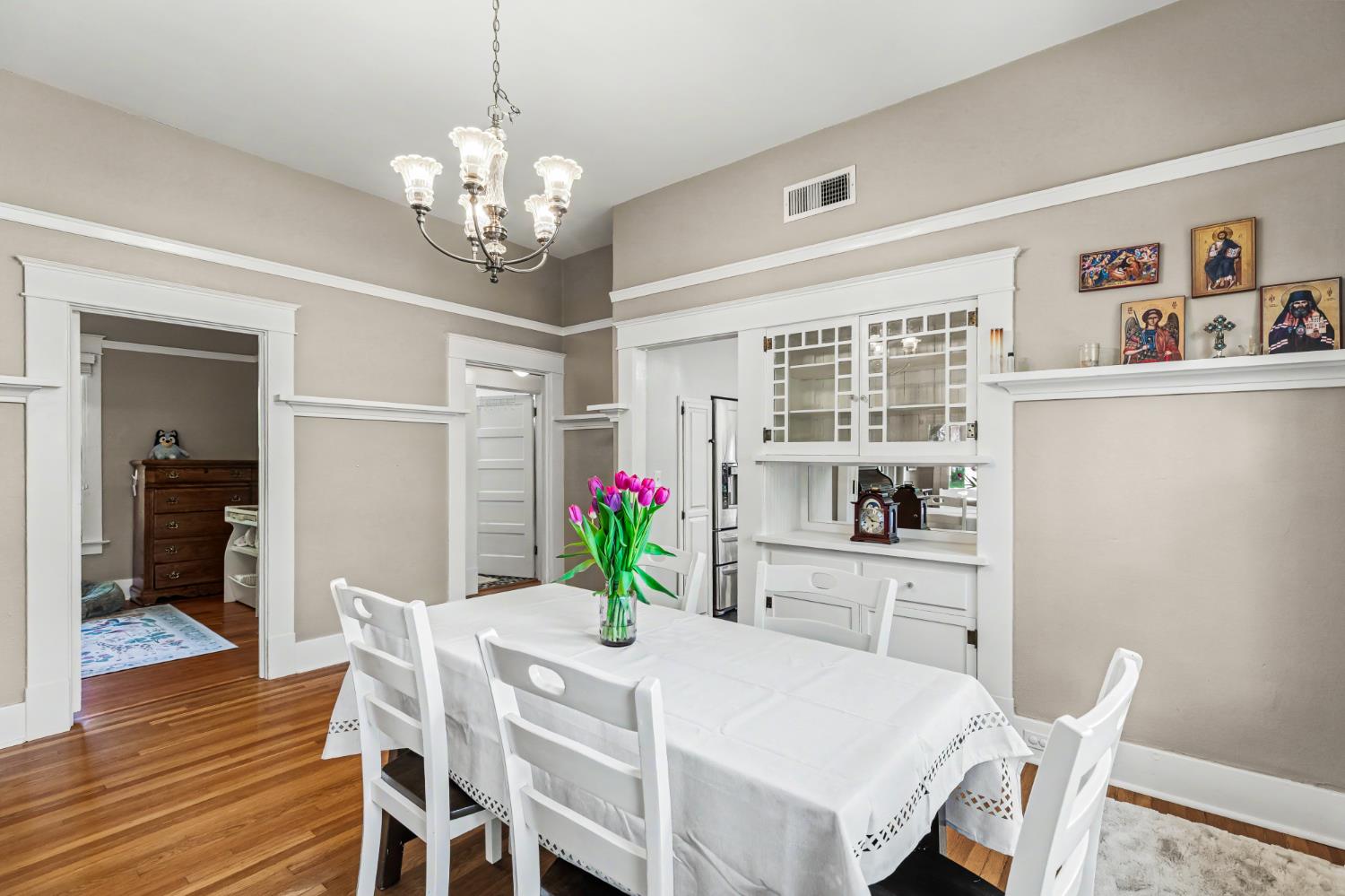 302 Elmwood Ave, Modesto, CA 95354