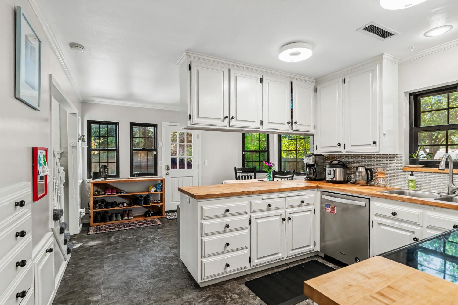 302 Elmwood Ave, Modesto, CA 95354