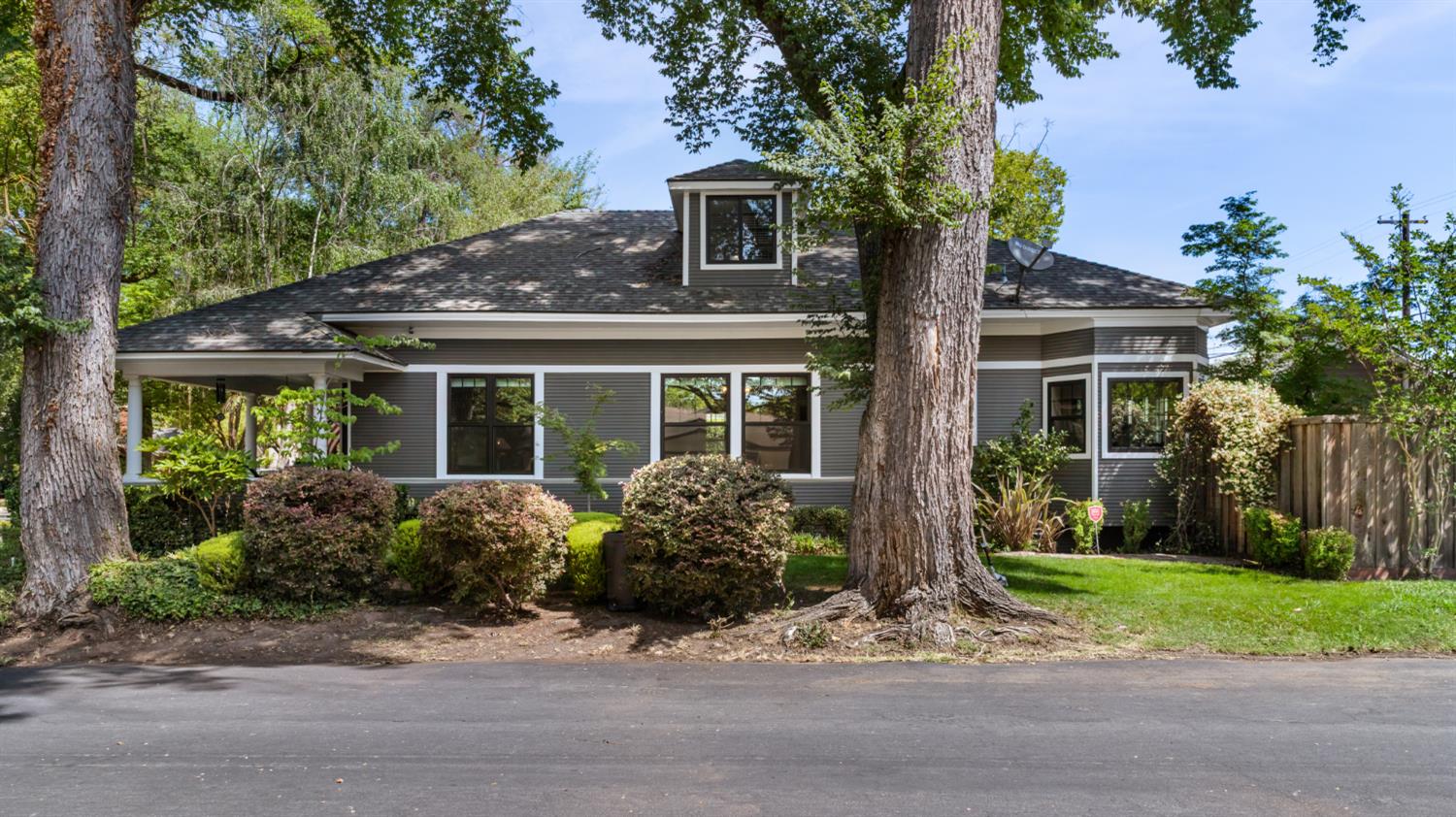 302 Elmwood Ave, Modesto, CA 95354
