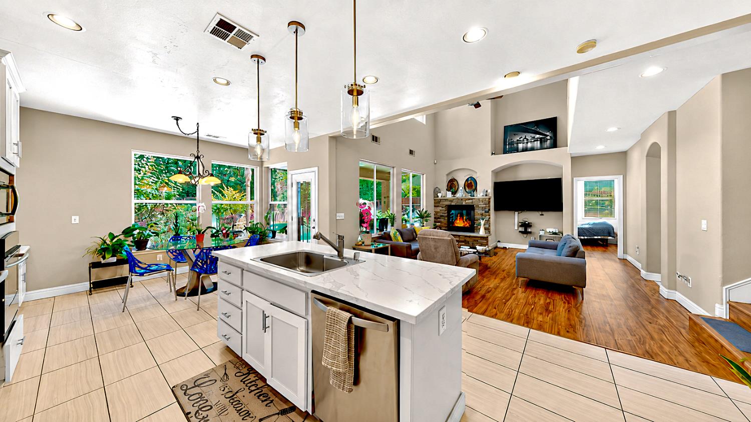 2815 Castleview Dr, Turlock, CA 95382