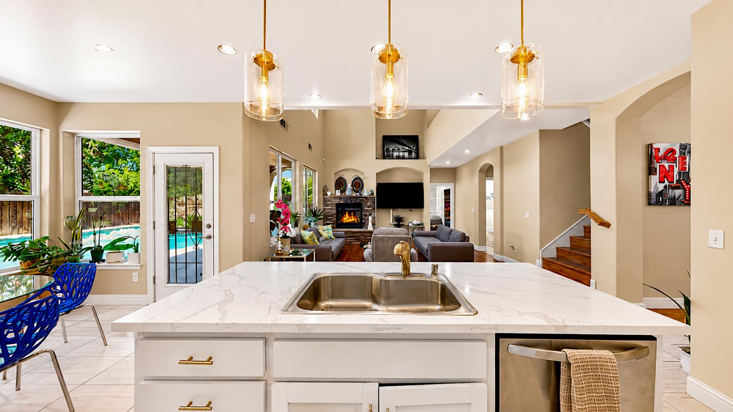 2815 Castleview Dr, Turlock, CA 95382