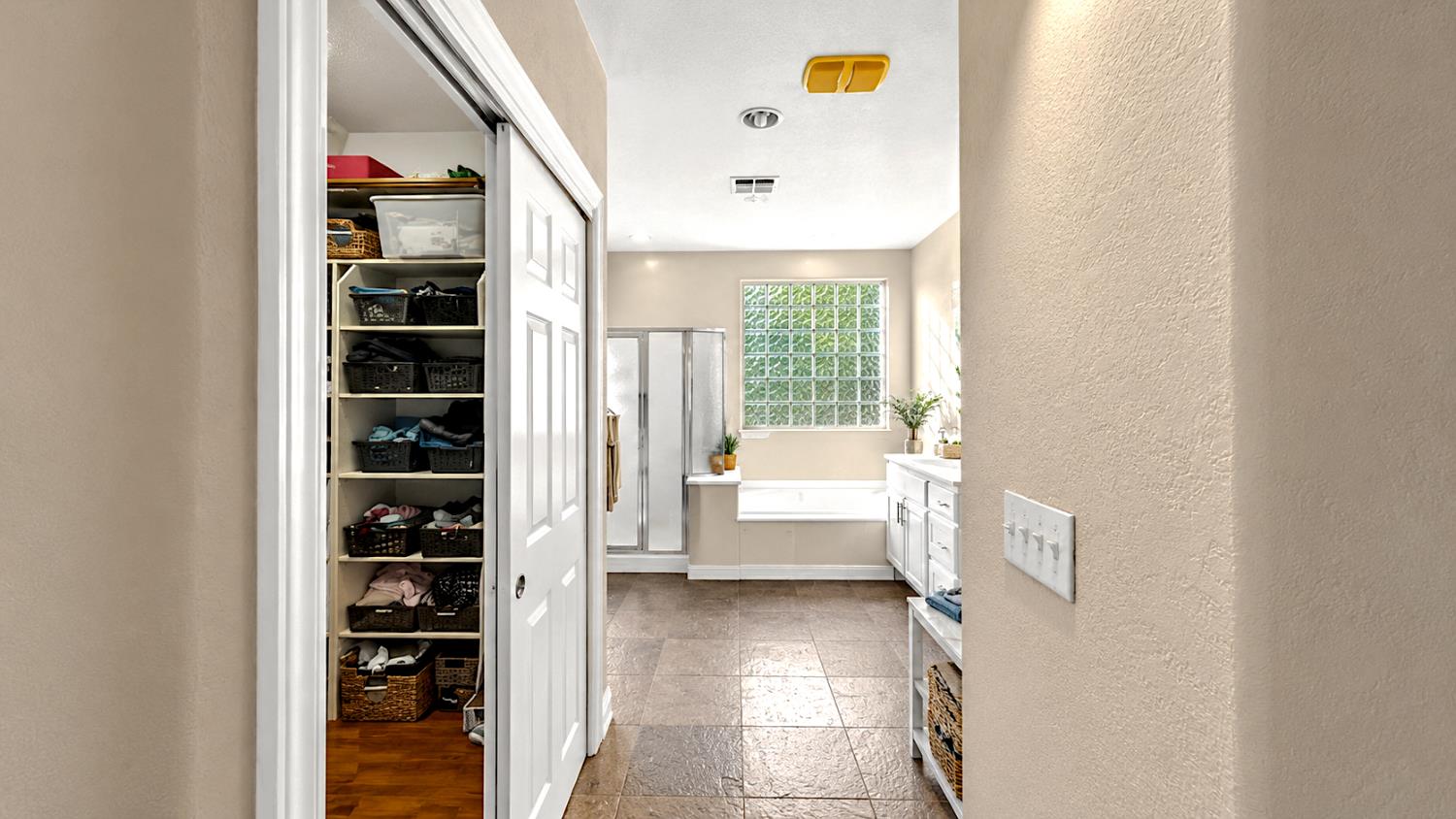 2815 Castleview Dr, Turlock, CA 95382