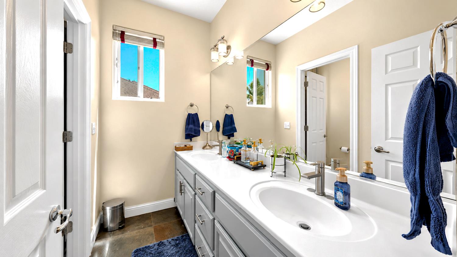 2815 Castleview Dr, Turlock, CA 95382
