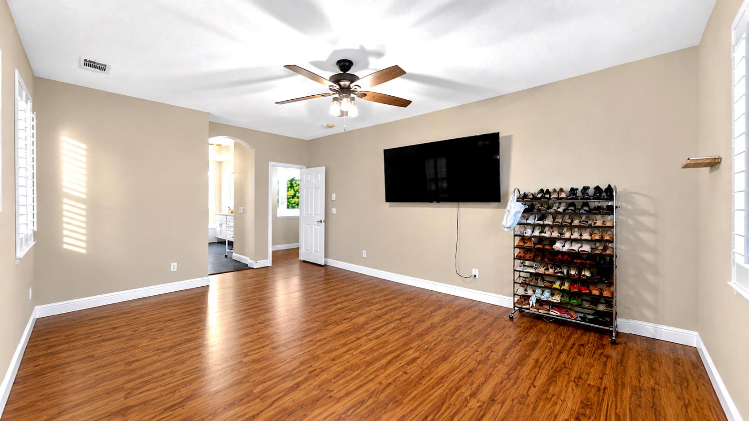 2815 Castleview Dr, Turlock, CA 95382