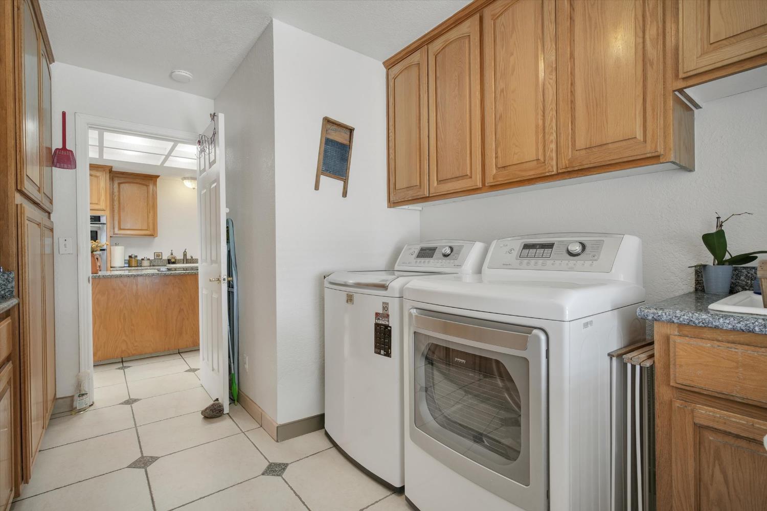 4611 Heather Hills Ln, Oakdale, CA 95361