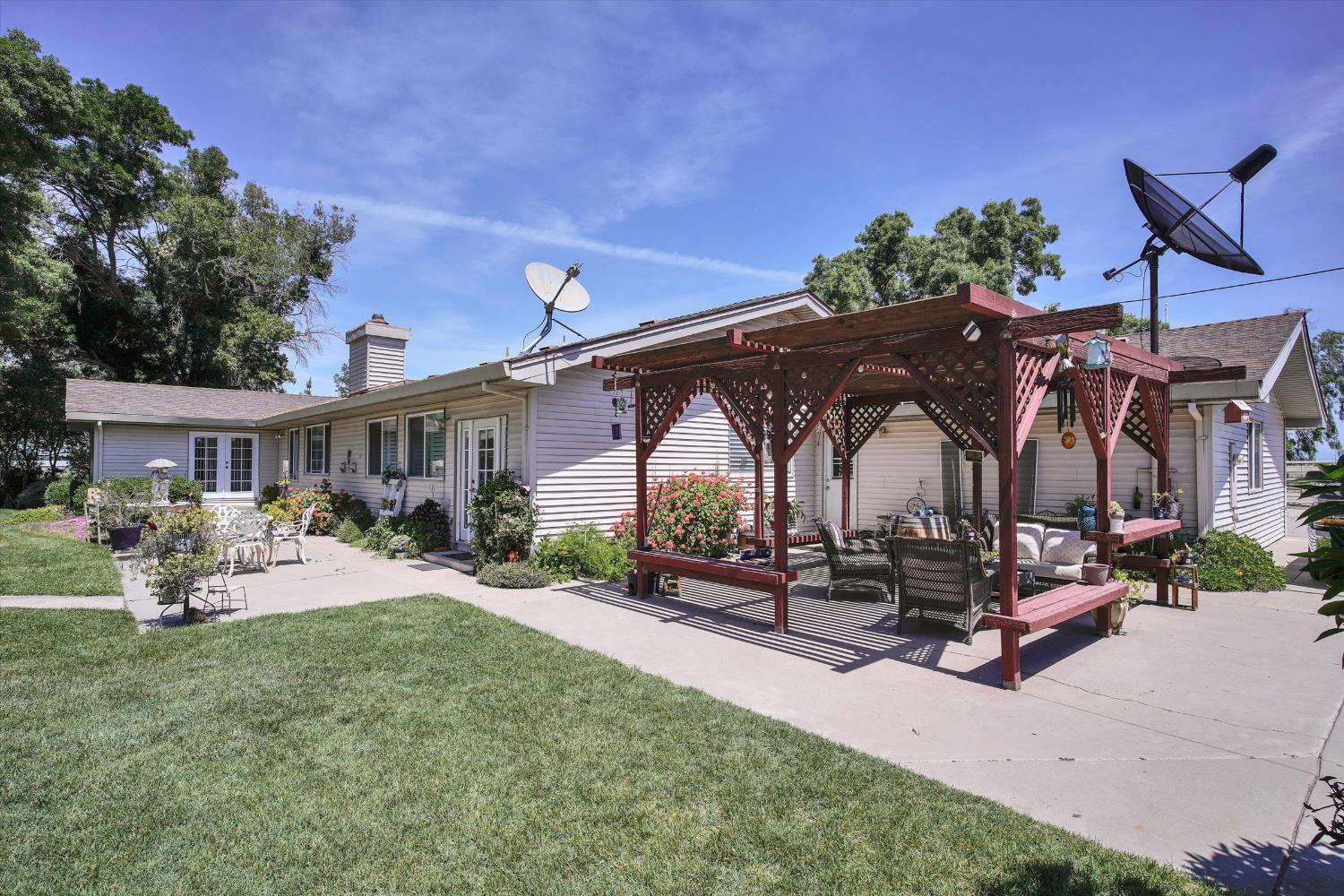 4611 Heather Hills Ln, Oakdale, CA 95361