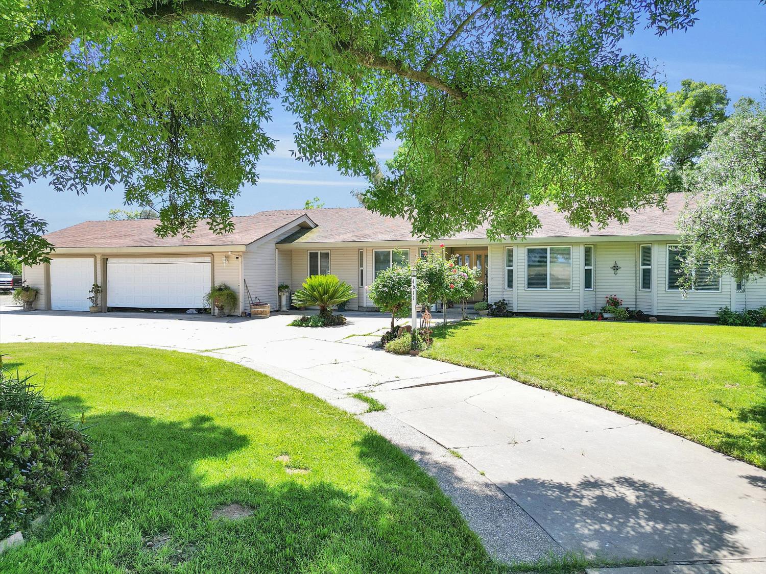 4611 Heather Hills Ln, Oakdale, CA 95361