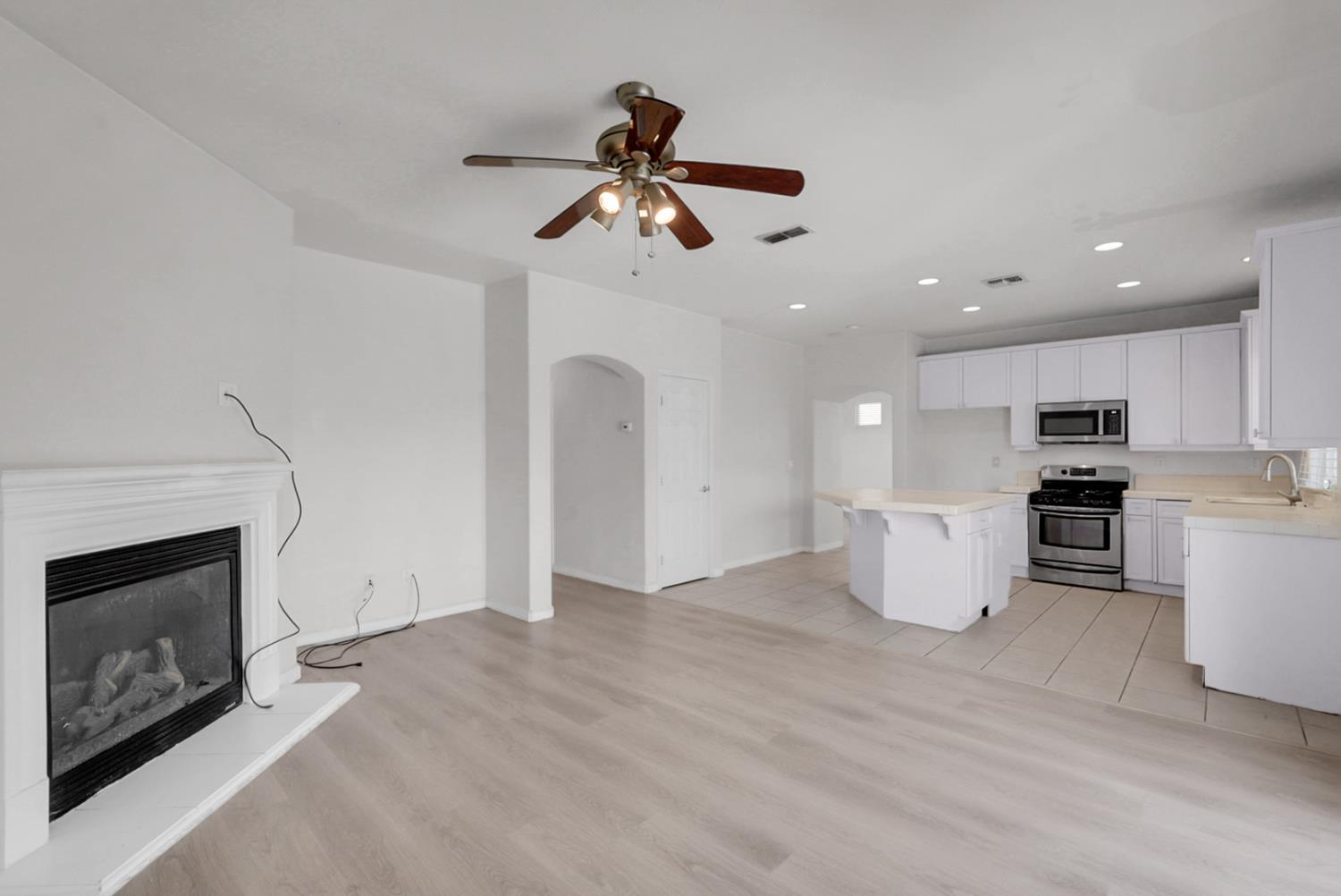 1412 Red Ribbons Ln, Manteca, CA 95337