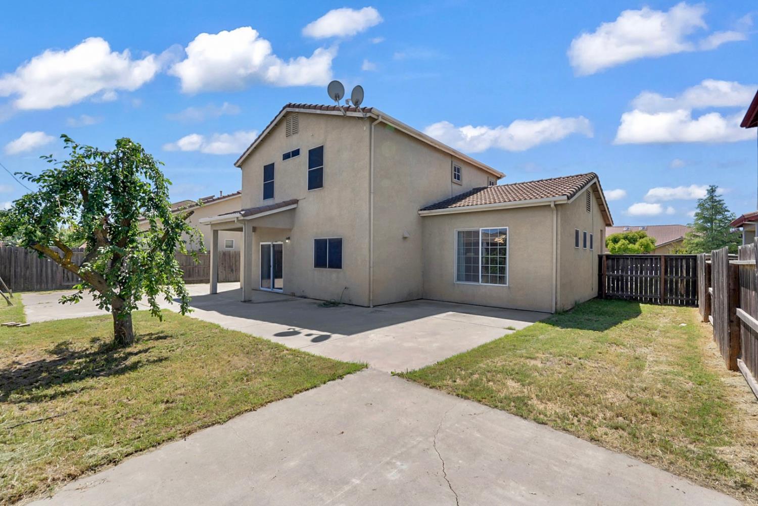 1412 Red Ribbons Ln, Manteca, CA 95337