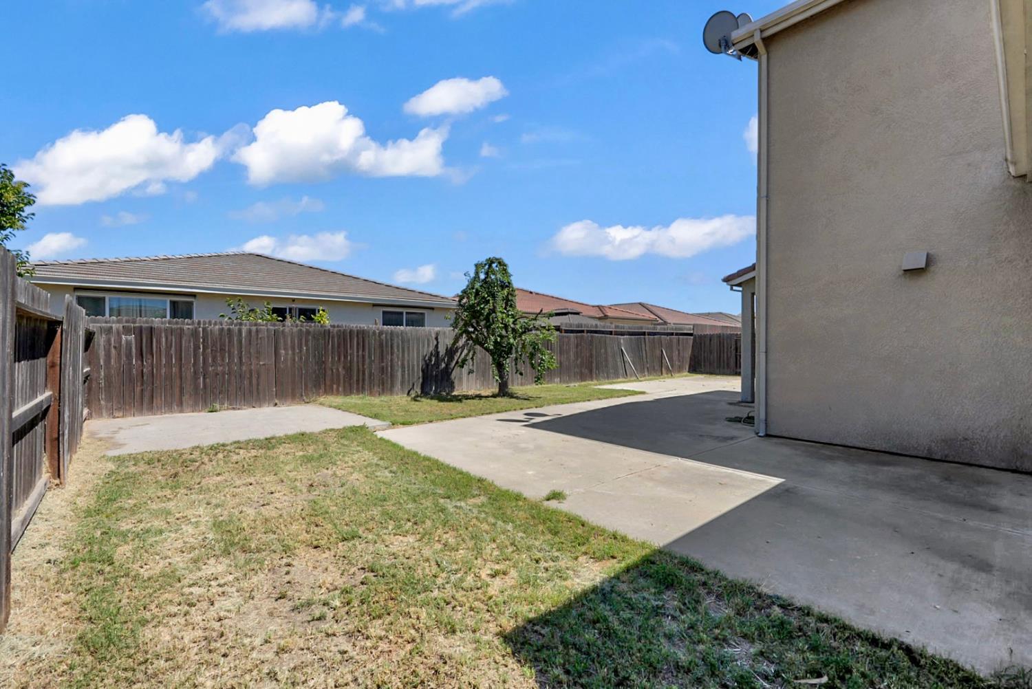 1412 Red Ribbons Ln, Manteca, CA 95337