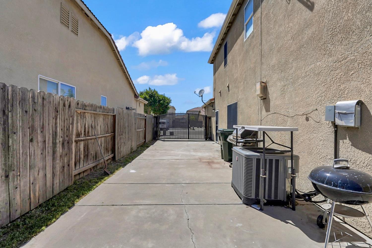 1412 Red Ribbons Ln, Manteca, CA 95337