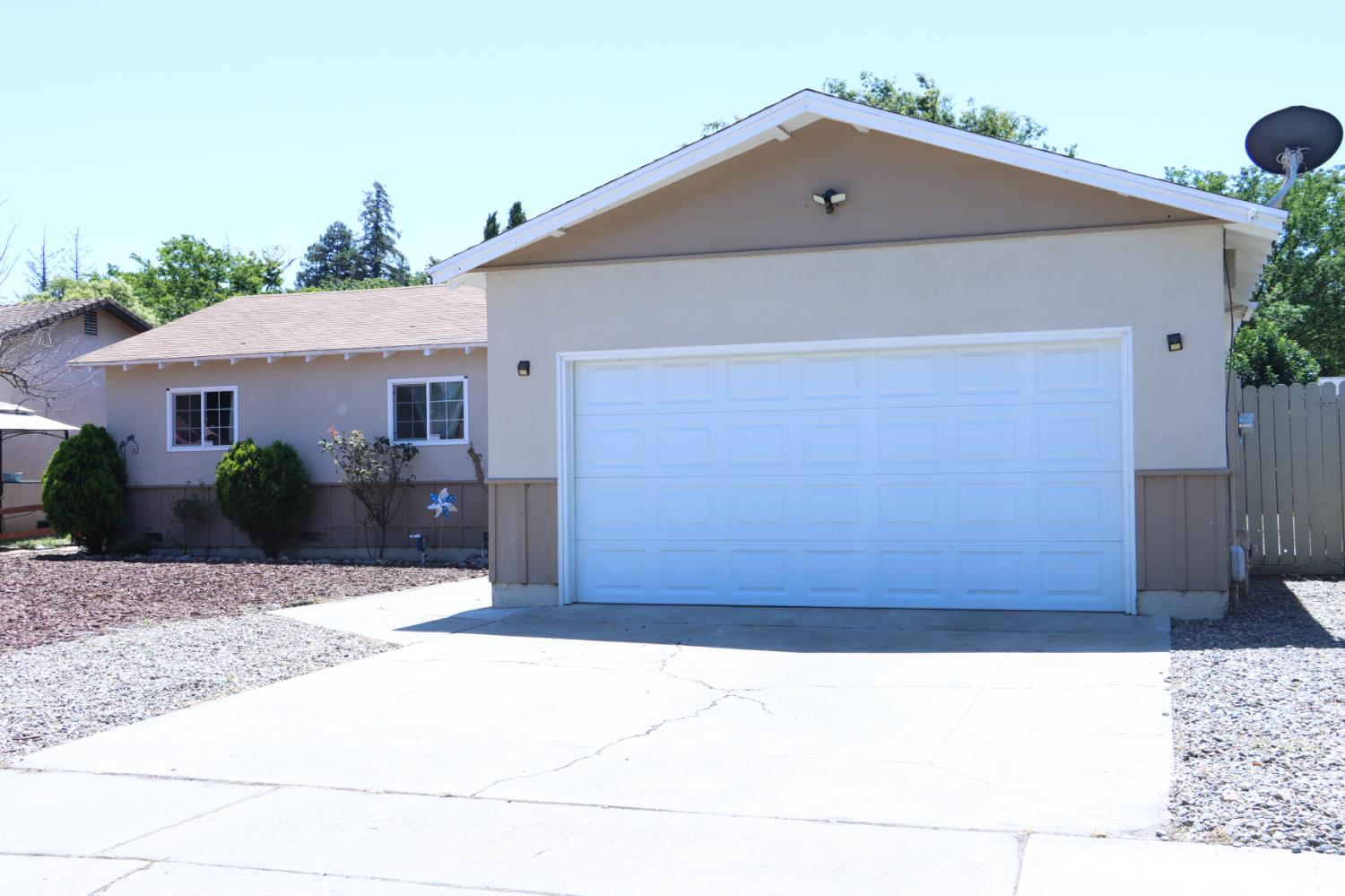 1820 Celeste Dr, Modesto, CA 95355