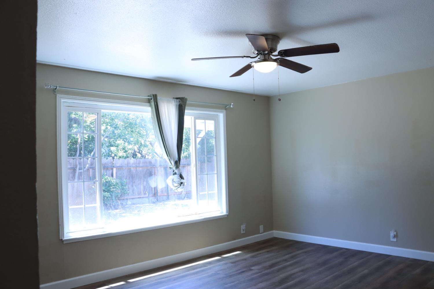 1820 Celeste Dr, Modesto, CA 95355