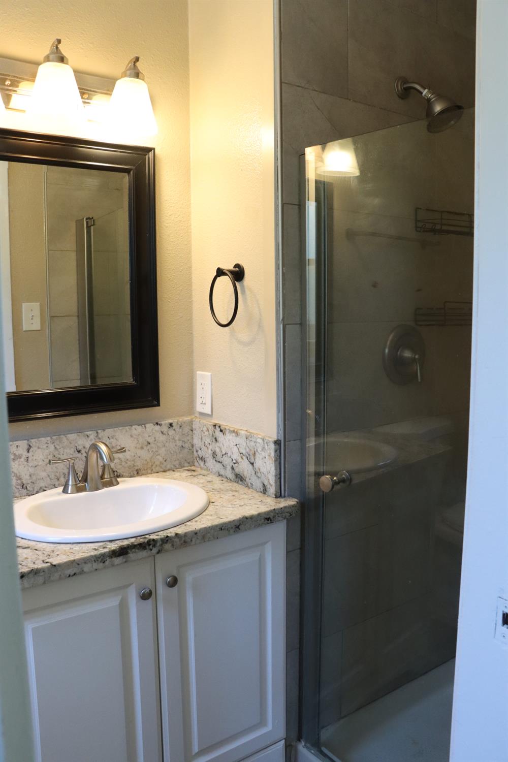 1820 Celeste Dr, Modesto, CA 95355