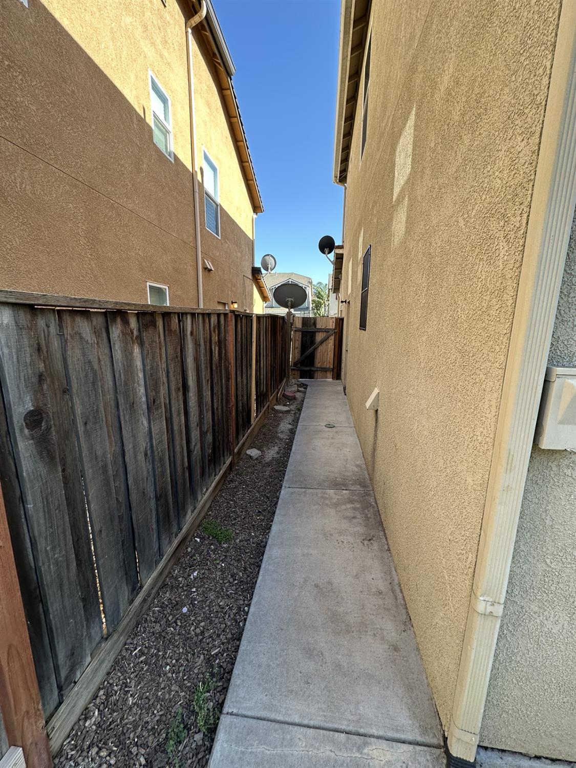 2201 Driftwood Park Dr, Modesto, CA 95355