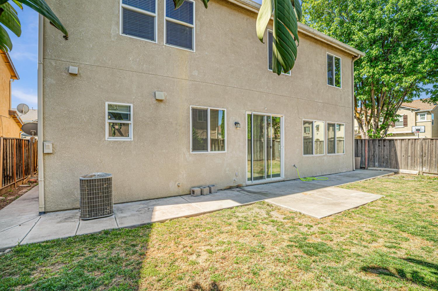 2201 Driftwood Park Dr, Modesto, CA 95355